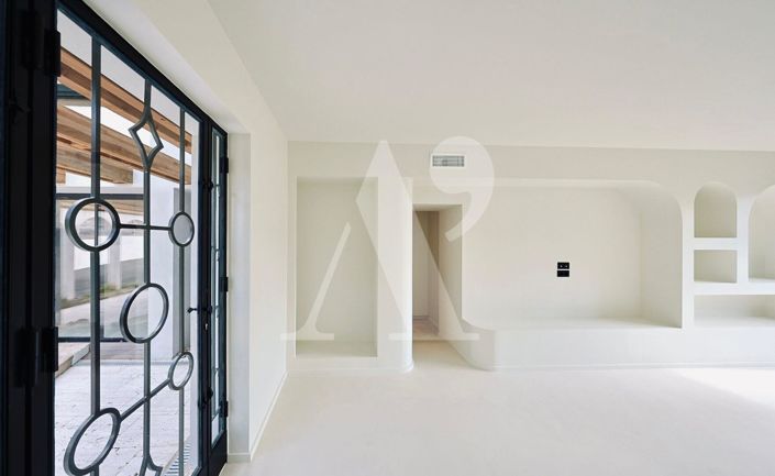 Image No.11-4 Bed Property for sale