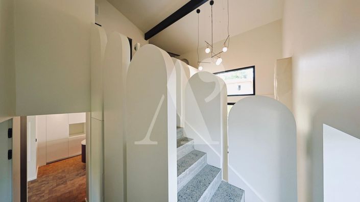 Image No.12-4 Bed Property for sale