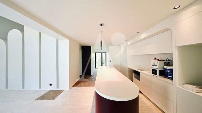 Image No.2-4 Bed Property for sale