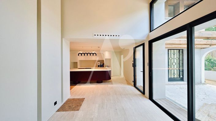 Image No.5-4 Bed Property for sale