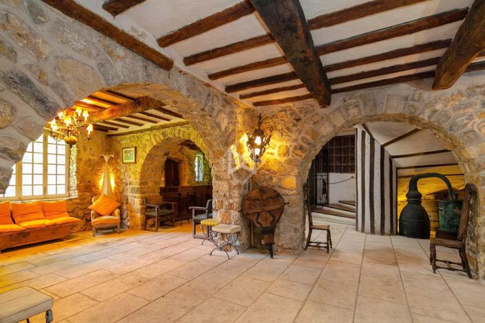 Image No.5-10 Bed House for sale