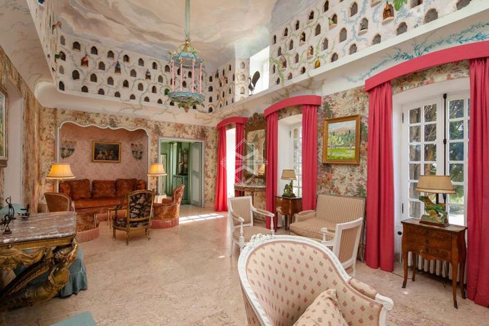 Image No.7-10 Bed House for sale