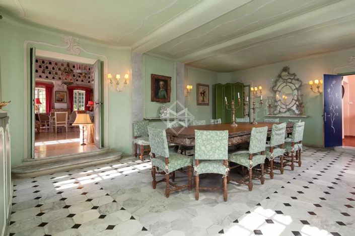 Image No.8-10 Bed House for sale