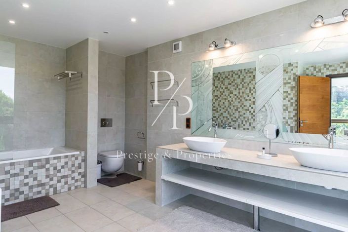 Image No.6-6 Bed House for sale