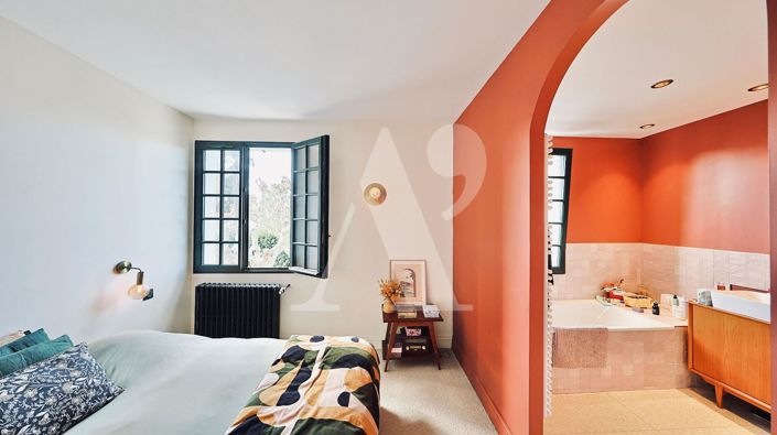 Image No.8-4 Bed Property for sale