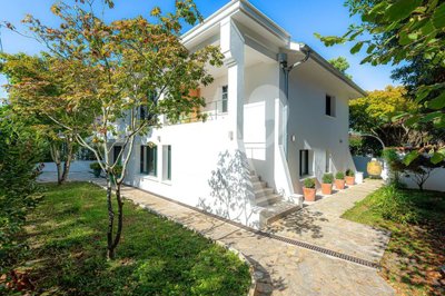 1 - Biarritz, Property