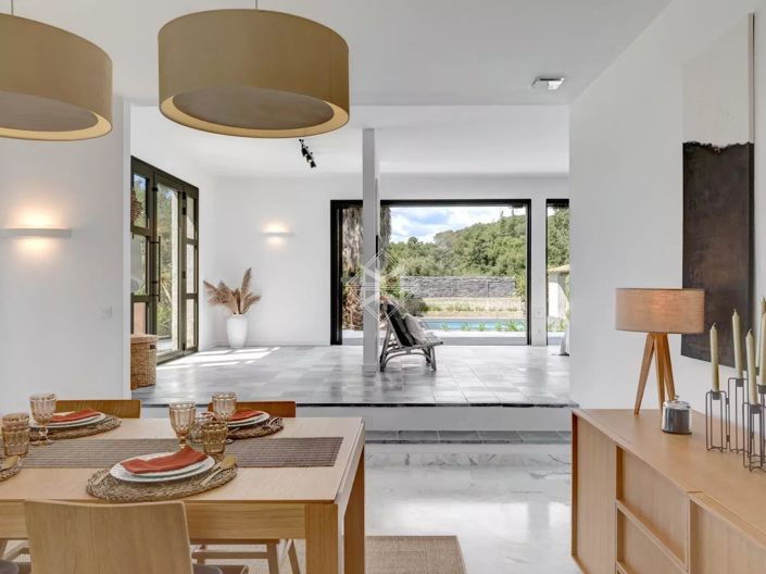 Image No.5-6 Bed House for sale