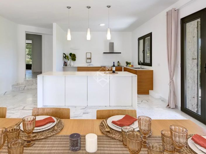 Image No.6-6 Bed House for sale