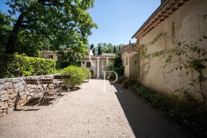 Image No.26-8 Bed House for sale