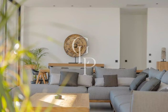 Image No.11-5 Bed House for sale