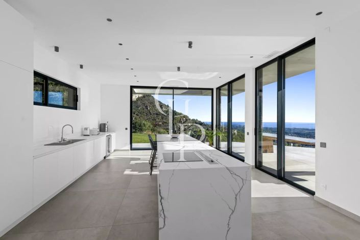 Image No.18-5 Bed House for sale