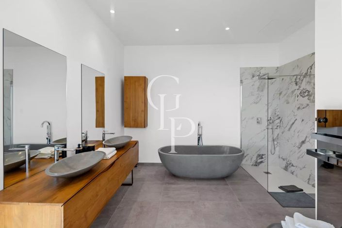 Image No.22-5 Bed House for sale