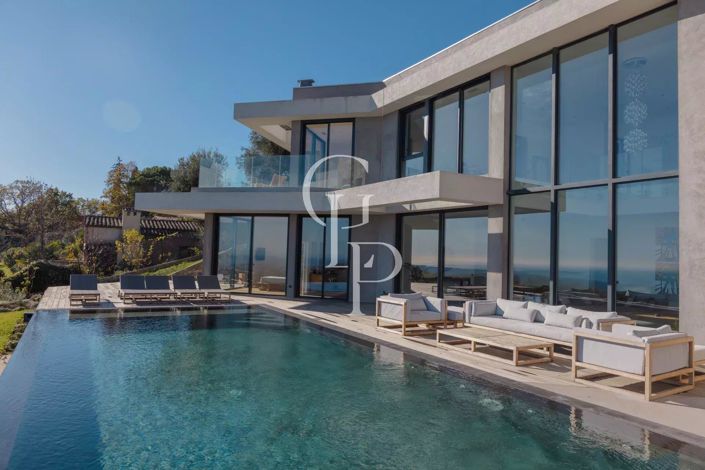 Image No.9-5 Bed House for sale