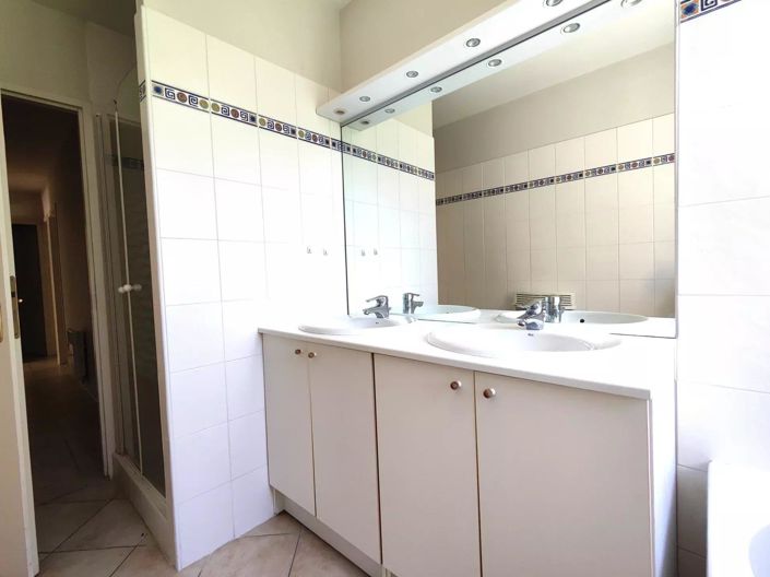 Image No.10-3 Bed House for sale