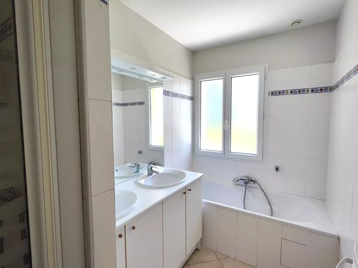 Image No.9-3 Bed House for sale