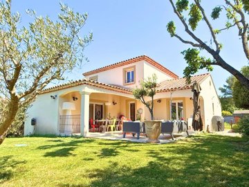 5 Bed House for sale