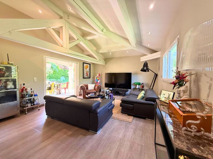 Image No.5-5 Bed House for sale