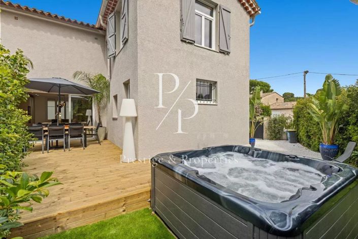 Image No.1-4 Bed House for sale