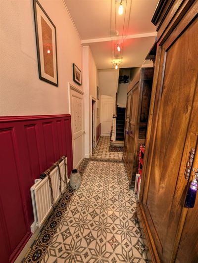 Image No.10-3 Bed Apartment for sale