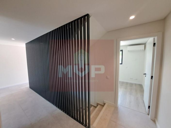 Image No.10-4 Bed House for sale