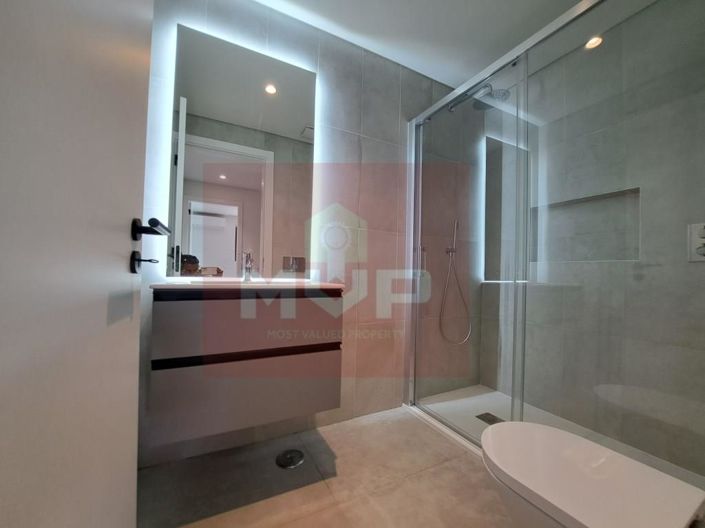 Image No.12-4 Bed House for sale