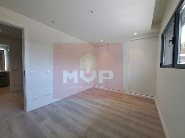 Image No.13-4 Bed House for sale