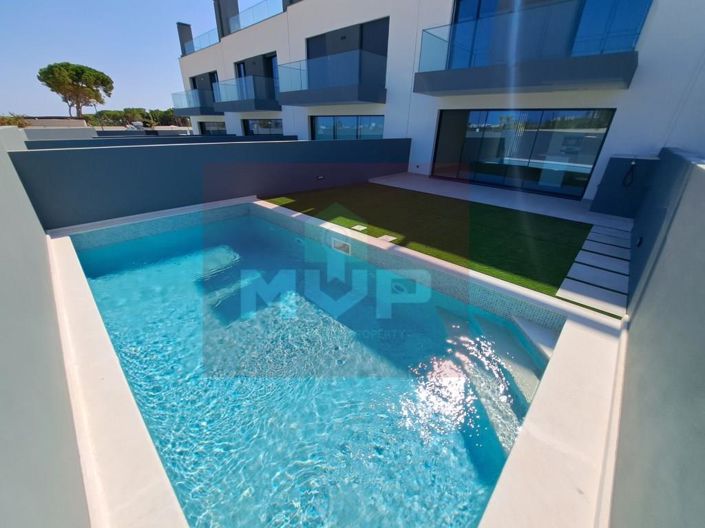 Image No.17-4 Bed House for sale