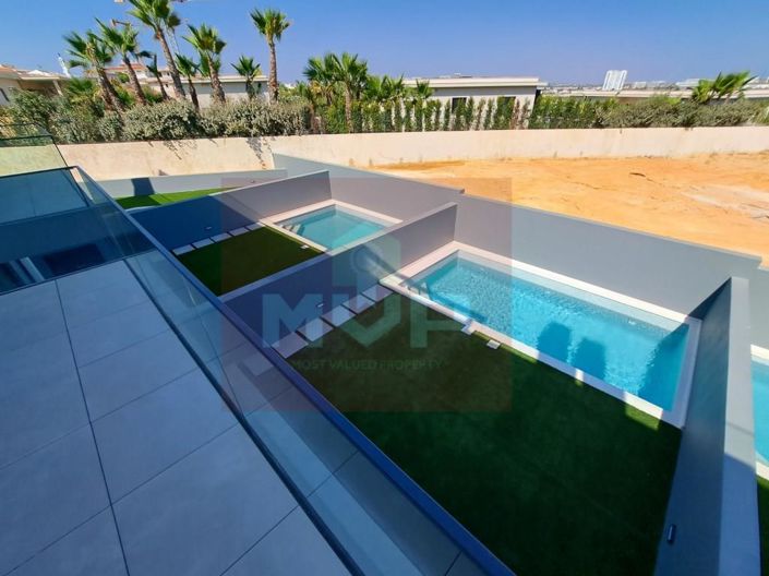 Image No.27-4 Bed House for sale