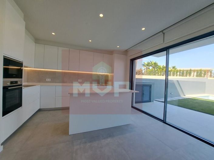 Image No.9-4 Bed House for sale