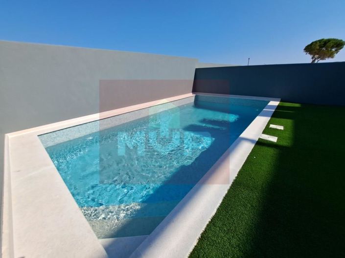 Image No.17-4 Bed House for sale