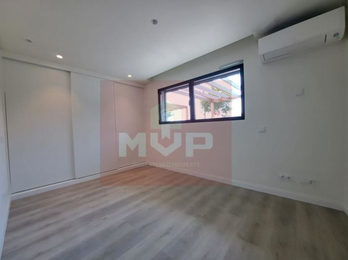 Image No.9-4 Bed House for sale