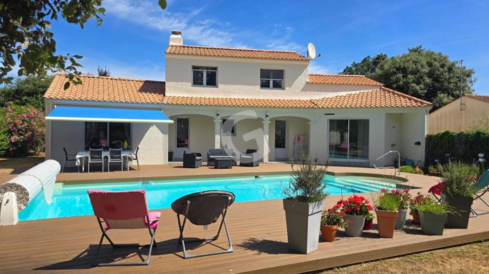 Image No.1-4 Bed House for sale