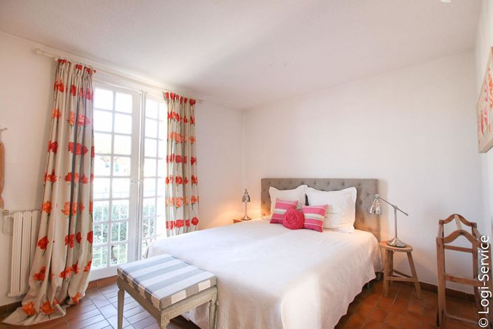 Image No.6-6 Bed House for sale