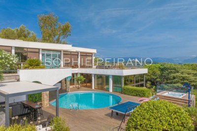 6 Bed House for sale