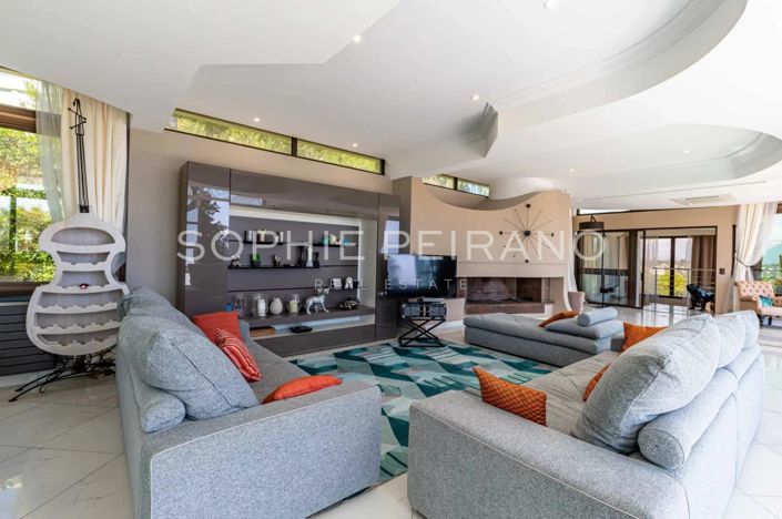 Image No.2-6 Bed House for sale