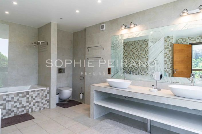 Image No.6-6 Bed House for sale