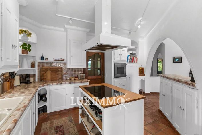 Image No.7-6 Bed House for sale