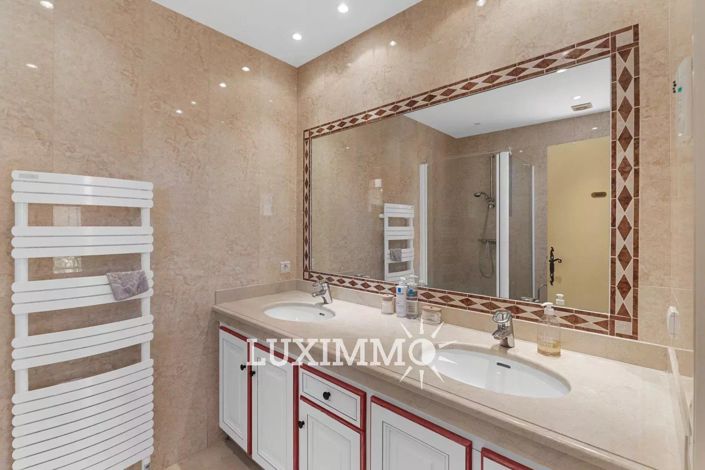 Image No.9-6 Bed House for sale