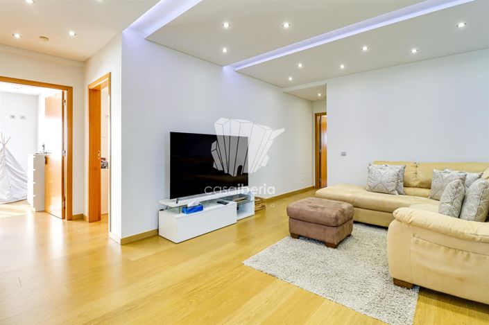 Image No.10-4 Bed House for sale