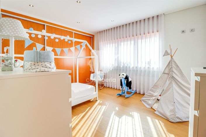 Image No.19-4 Bed House for sale