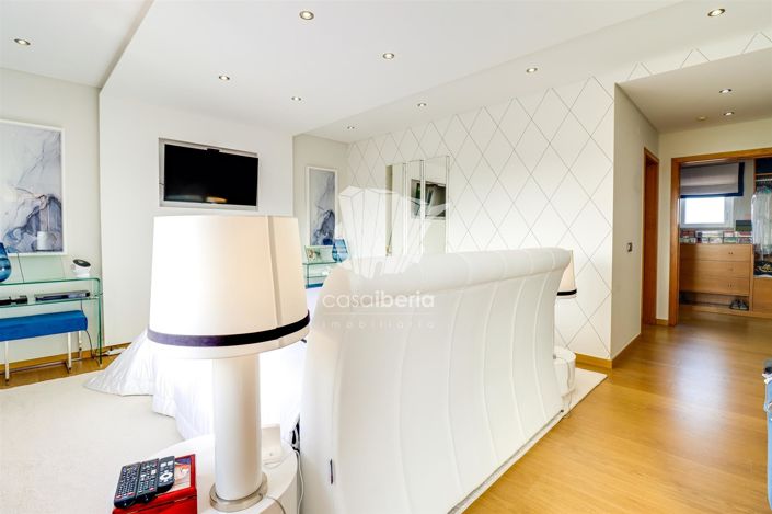 Image No.24-4 Bed House for sale