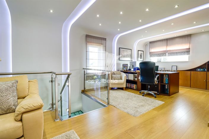 Image No.6-4 Bed House for sale