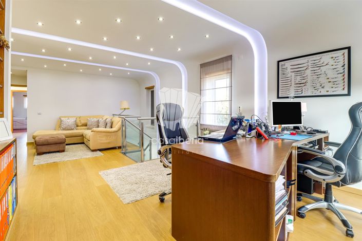 Image No.7-4 Bed House for sale