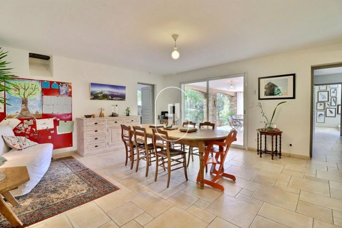 Image No.12-5 Bed House for sale