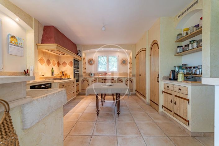 Image No.6-5 Bed House for sale