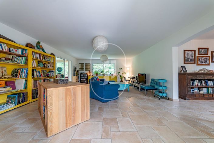 Image No.7-5 Bed House for sale