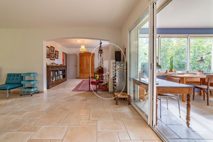 Image No.8-5 Bed House for sale