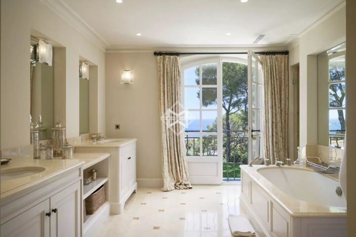 Image No.11-8 Bed House for sale