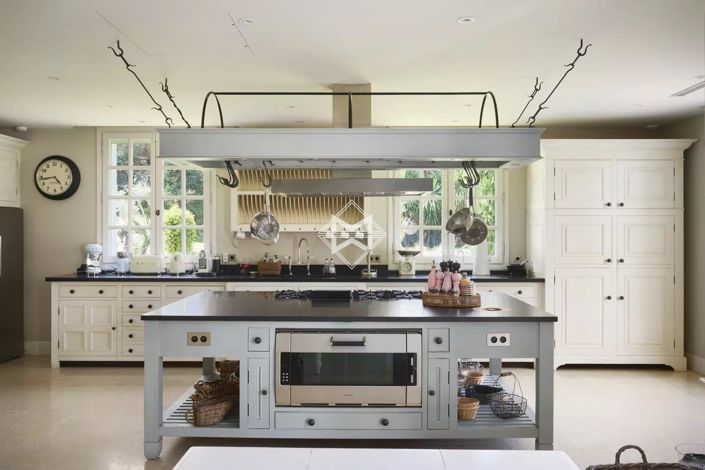 Image No.9-8 Bed House for sale