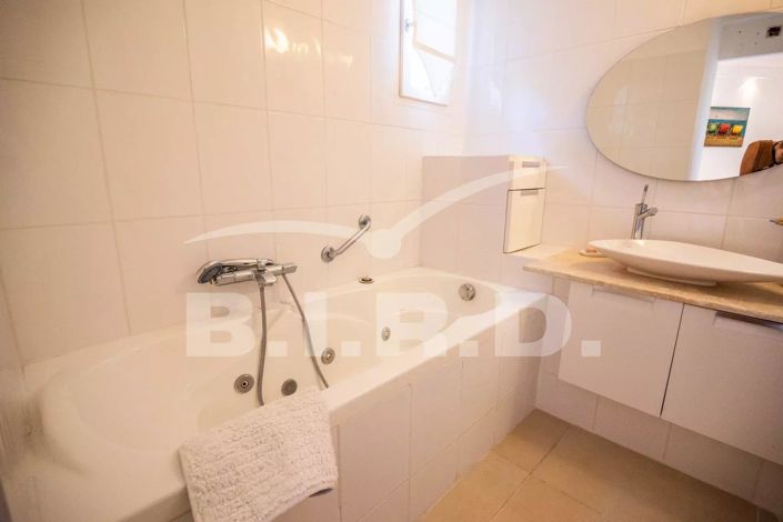 Image No.10-3 Bed Apartment for sale